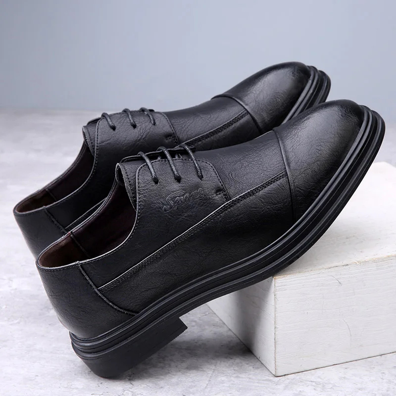 Men's Elegant Leather Shoes with Cap-Toe Design