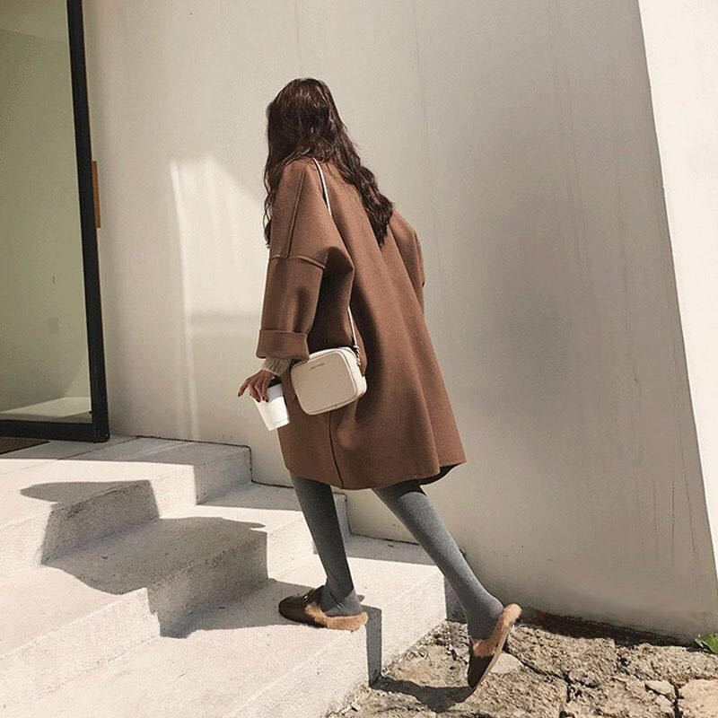 Women's Oversized Wool Coat with Practical Pockets for Winter