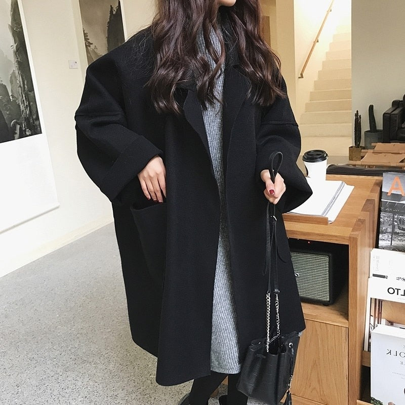 Women's Oversized Wool Coat with Practical Pockets for Winter