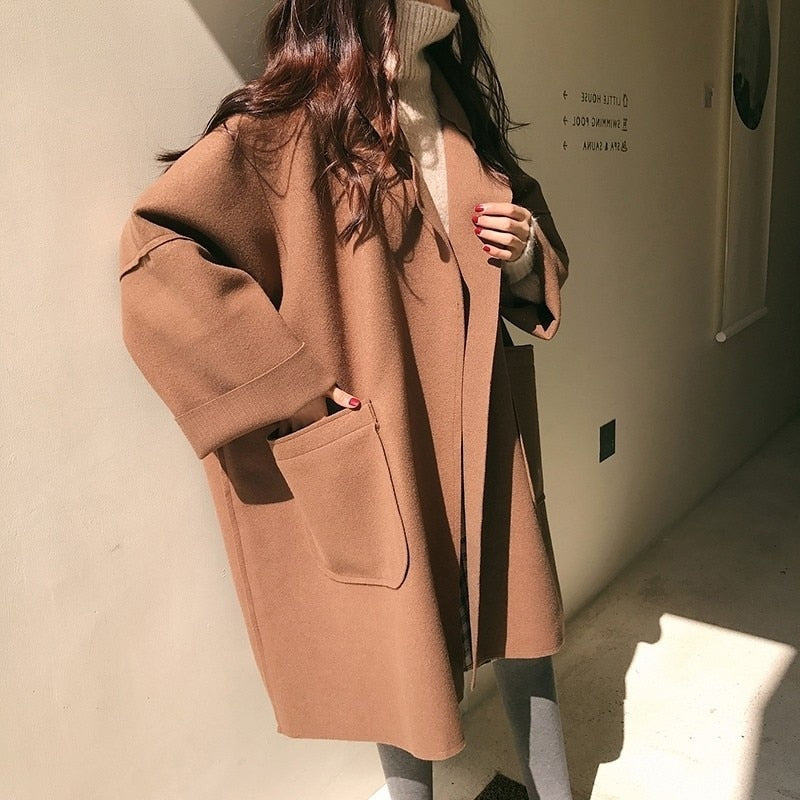 Women's Oversized Wool Coat with Practical Pockets for Winter